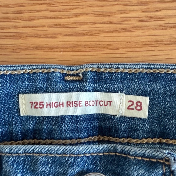 Levis High Rise Bootcut - 28 - Picture 2 of 7